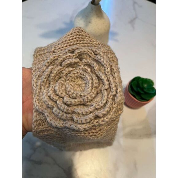 J.Crew Wool Acrylic Knit Headband Beige Flower Detail Ear Warmer One Size - Picture 4 of 10